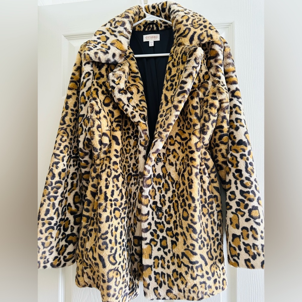 Shyanne Women’s coat size small- Beth Dutton look… country.. western